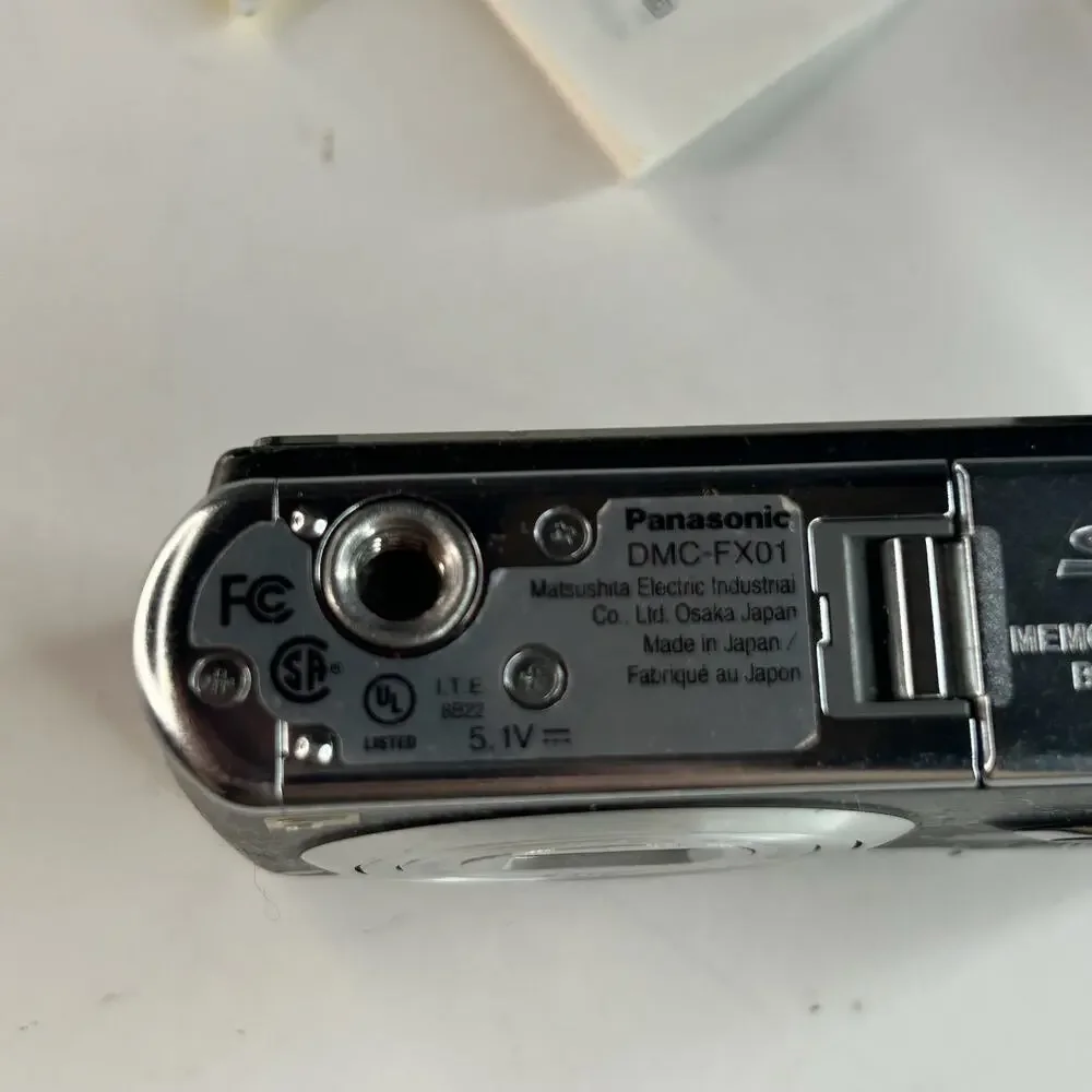 Panasonic Lumix DMC-FX01 6mp Digital Camera with Charger Black Tested